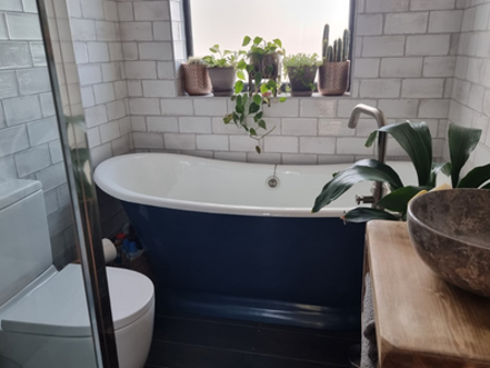 cast iron bath in small bathroom